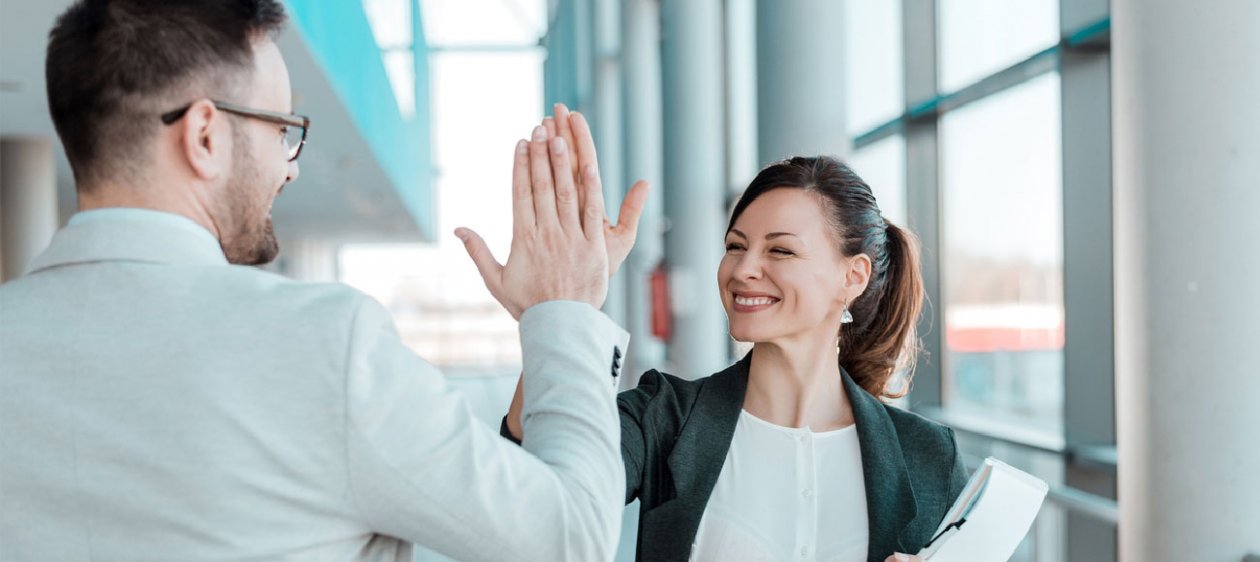 Estas son las actitudes ganadoras en el trabajo, ¡aplícalas todas!