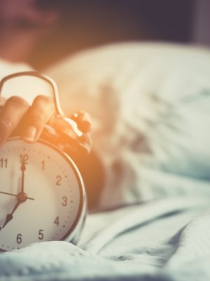 Las mujeres necesitan 20 minutos más de sueño que los hombres