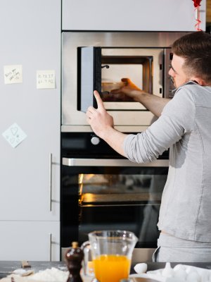 Alimentos que no deberías calentar en un microondas
