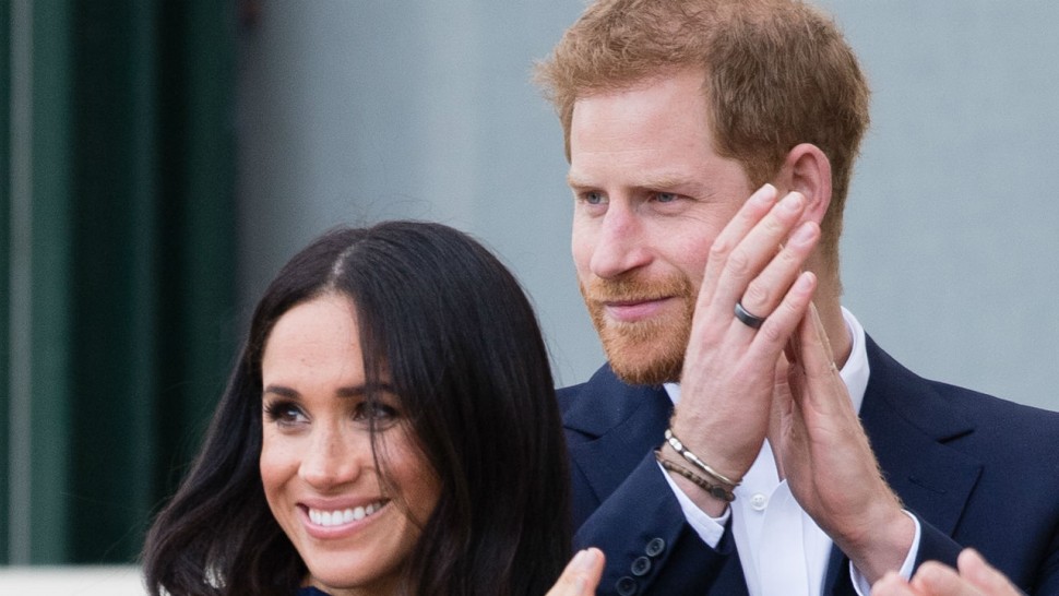 ¿Qué significa ese anillo negro que lleva el príncipe Harry?
