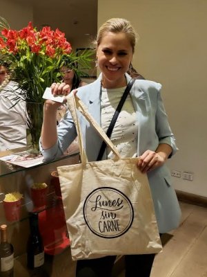 Famosos chilenos se suman a la campaña internacional #LunesSinCarne