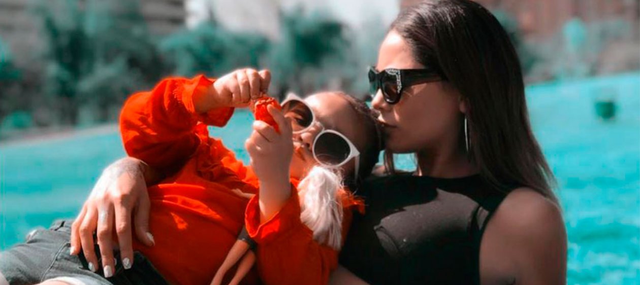 Broma de Camila Recabarren a su hija generó debate