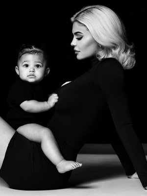 Kylie Jenner y su hija se sumaron a famosa tendencia de moda