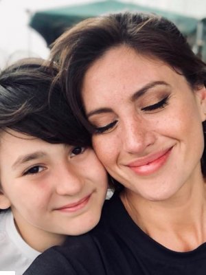 ¡Ya es un adolescente! Karen Bejarano muestra el nuevo look de su hijo