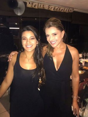 Carolina Arregui y su hija deslumbraron en fiesta de graduación