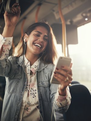 ¿Podrías pasar todo un año sin celular? Una empresa ofrece pagar por ello