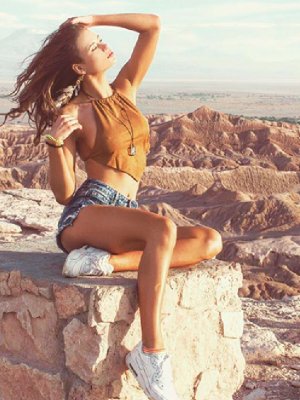 Julia Fernández sorprendió bailando con una serpiente en sus brazos