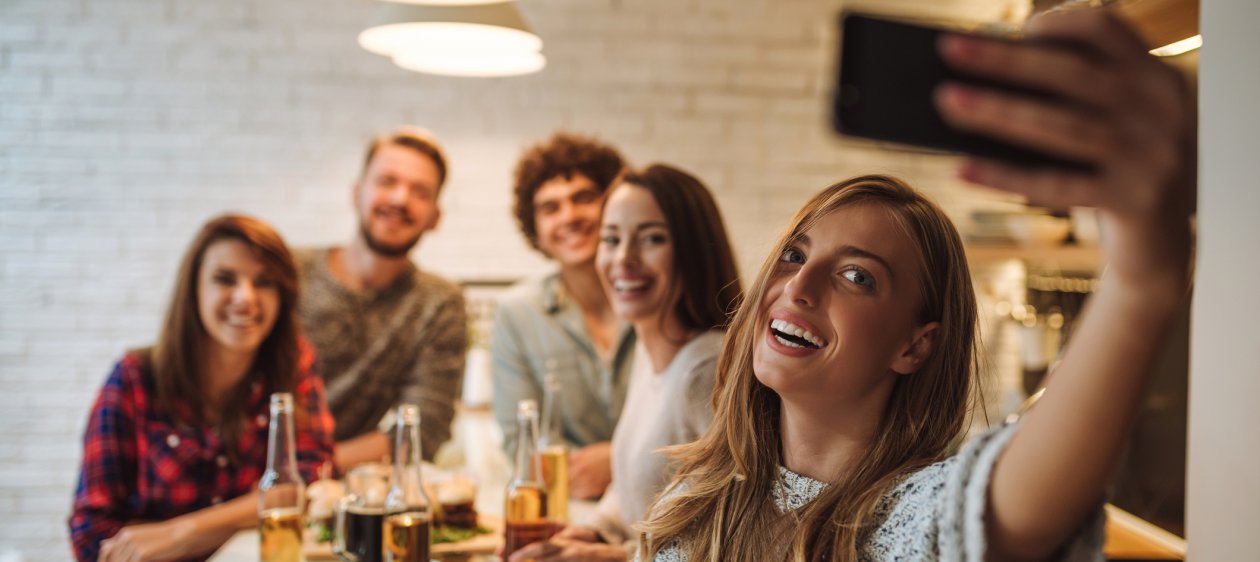 ¡Ups! Según la ciencia sólo le caes bien a la mitad de tus amigos