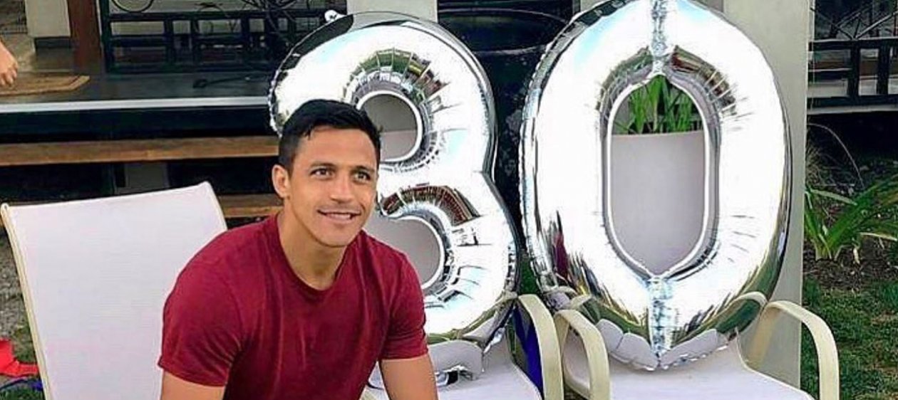 Alexis Sánchez recibió sus 30 años con tortazo y poesía