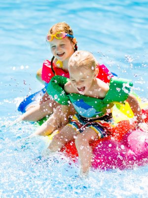 ¿Cómo prevenir los accidentes de niños en la piscina?