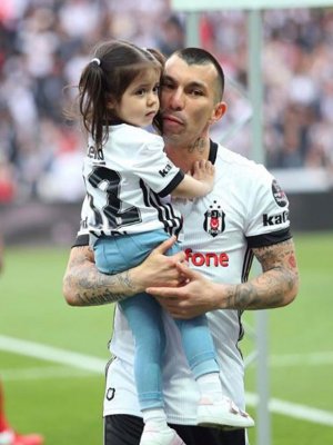 La hija menor de Gary Medel se luce con su talento