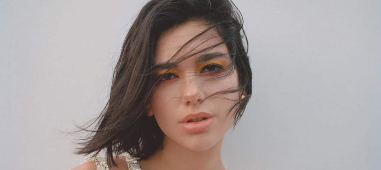 Dua Lipa mostró su rostro sin maquillaje y con imperfecciones