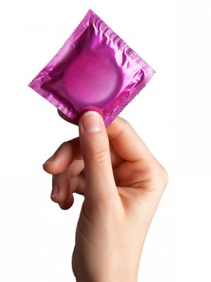 Crean condones que alertan sobre enfermedades de transmisión sexual