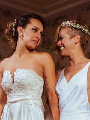 María Jimena Pereyra y su esposa se lucen en portada por el Día del Amor