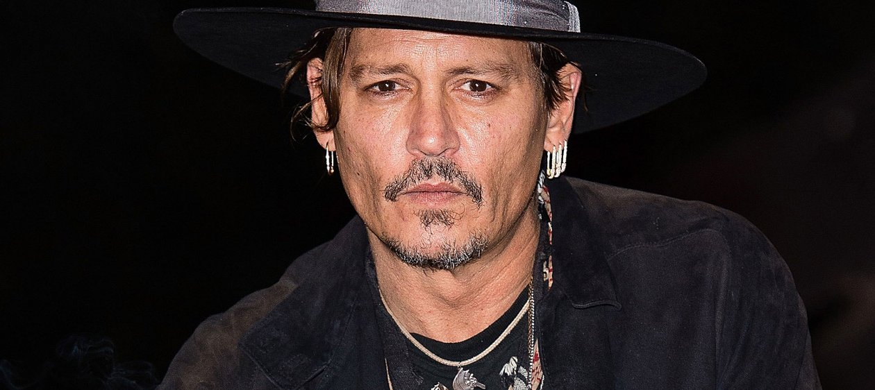Johnny Depp impacta en redes sociales con radical nuevo look