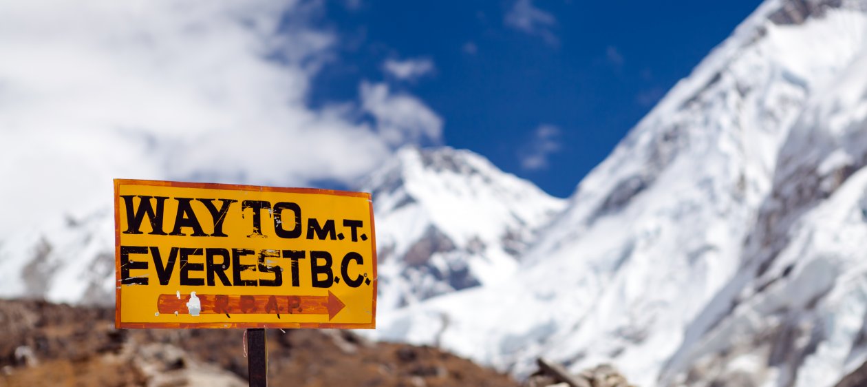 China cerró el Everest a los turistas por la basura