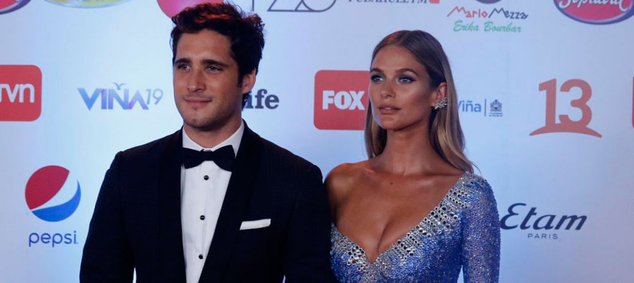 Diego Boneta sorprende cantando karaoke en un bar de Santiago