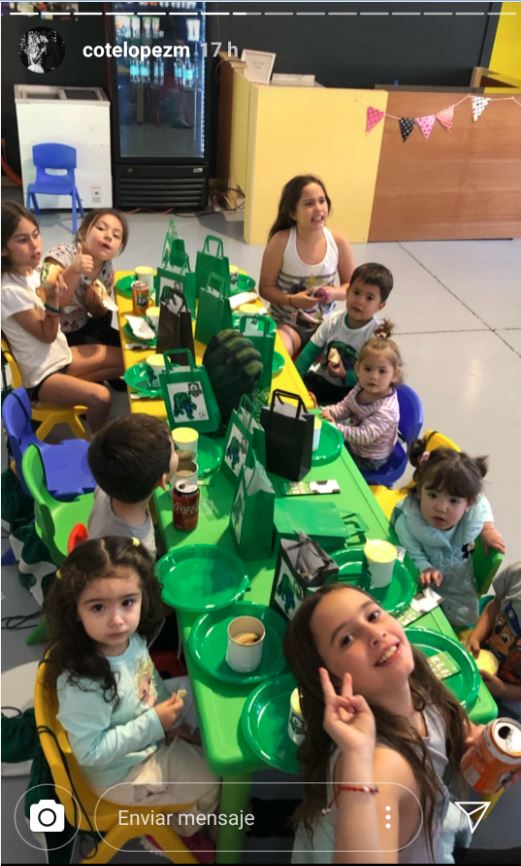 Mesa con niños