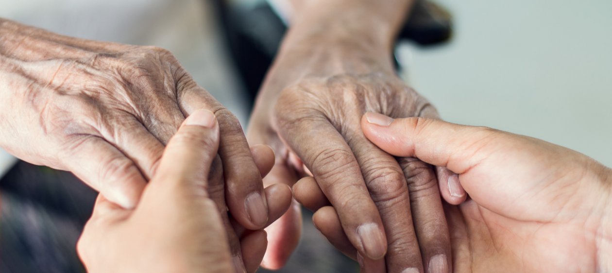 ¡La ciencia lo dice! Este es el secreto para que tu mamá viva más años