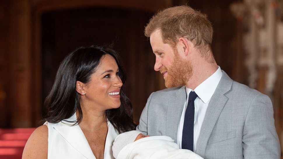 El especial accesorio de Meghan Markle que pasó desapercibido en la presentación de Archie