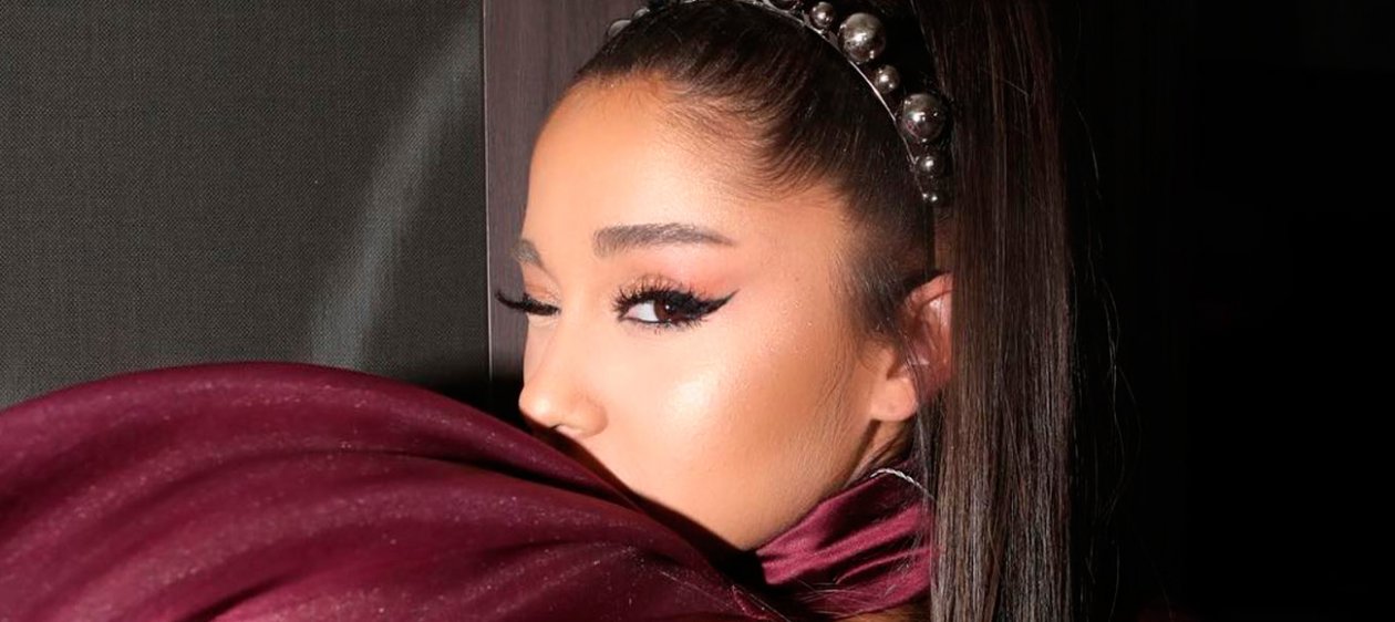 Ariana Grande realiza homenaje a famoso actor con su último tatuaje