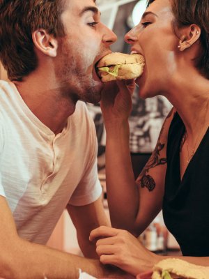 Estudio reveló que las mujeres aceptan una cita para salir a comer gratis