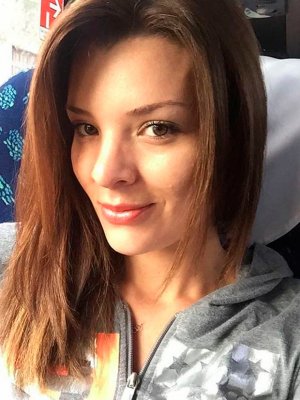 Pilar Ruiz muestra orgullosa las cicatrices que le dejó el accidente