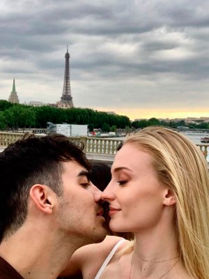 Mira la primera imagen oficial de Sophie Turner y Joe Jonas recién casados