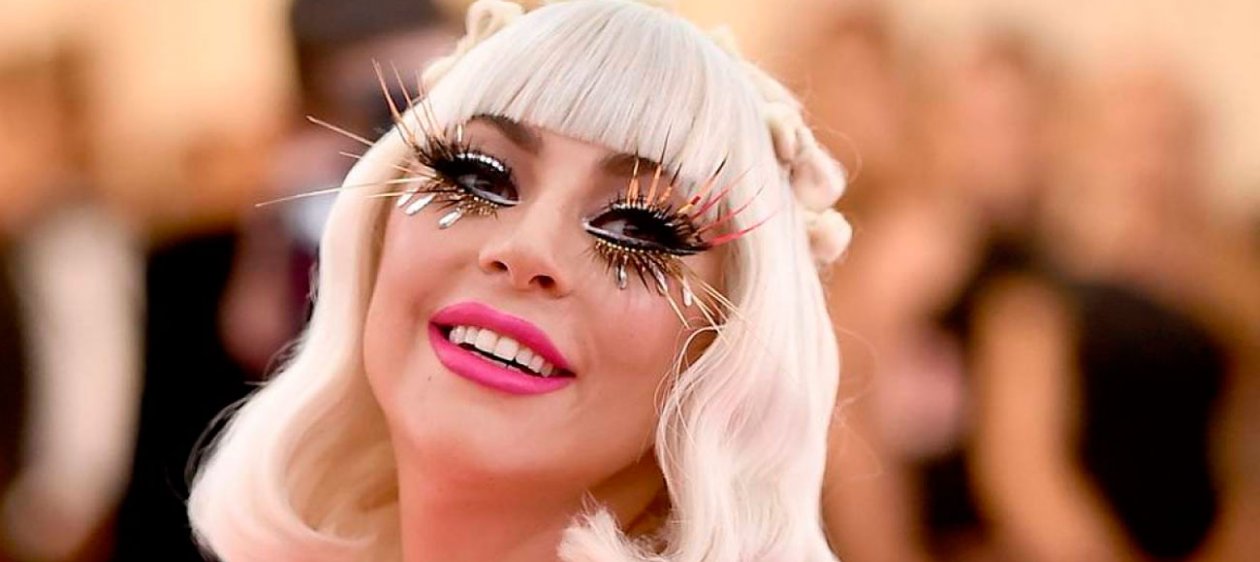 Lady Gaga lanza su nueva línea de maquillaje con un reflexivo mensaje