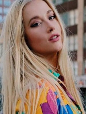 Vesta Lugg le rinde honores a Daniella Chávez vestida de conejita Playboy