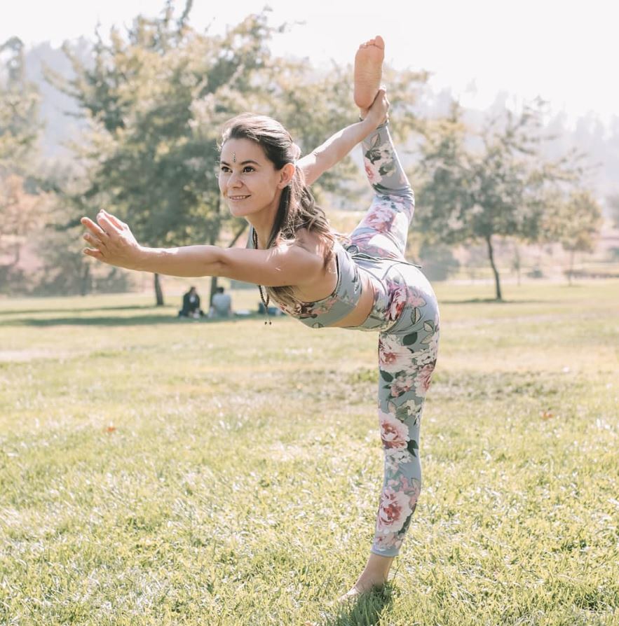 Marita haciendo Yoga