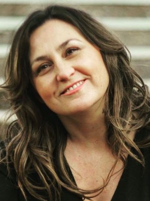 Carolina Paulsen posó desnuda y mostró las huellas que dejó del cáncer de mama