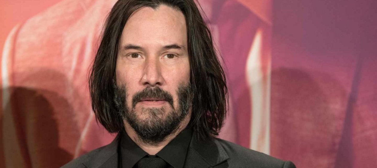 Keanu Reeves fue captado muy cariñoso con su socia