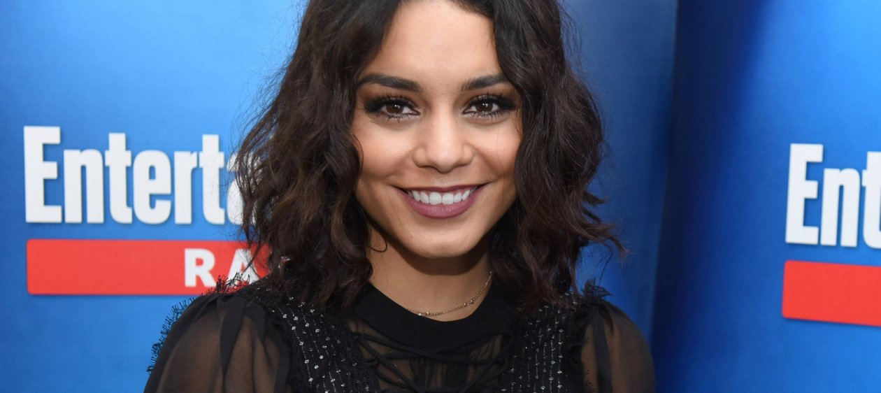 Vanessa Hudgens volvió a interpretar canción de ‘High School Musical’ en noche de karaoke