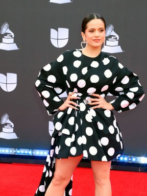 10 Looks que sorprendieron en la alfombra roja de los Grammy Latinos