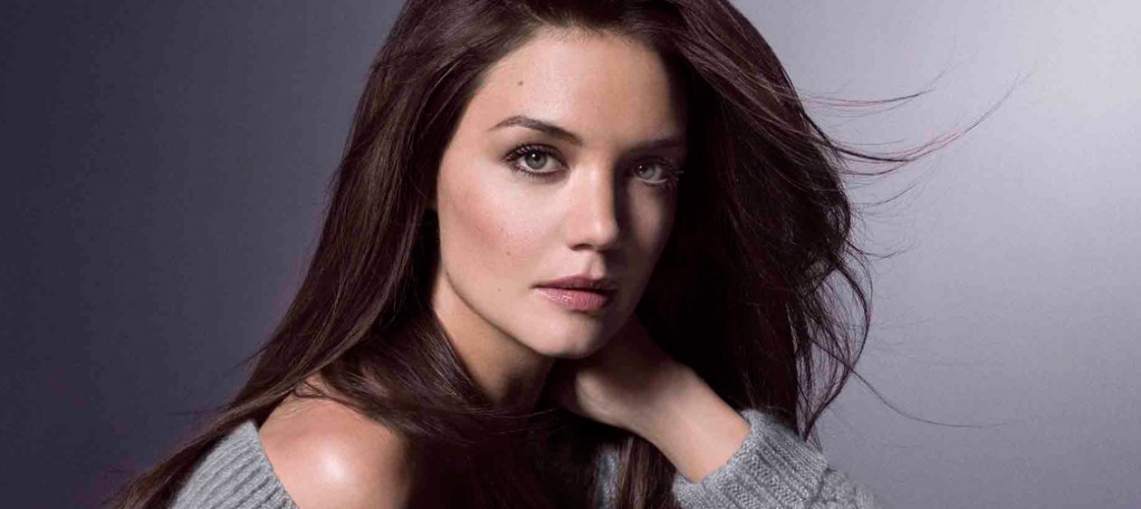 Katie Holmes mostró orgullosa las estrías de su vientre