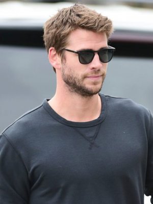 Liam Hemsworth fue captado con nueva novia