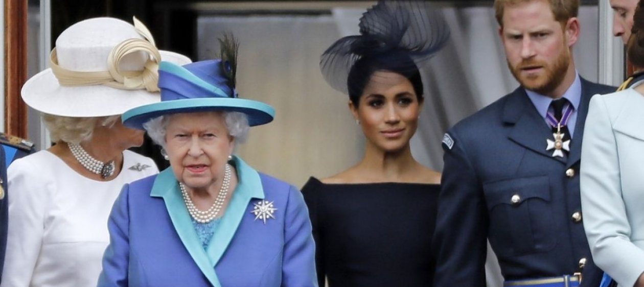 Reina Isabel II llama a reunión para tratar el futuro de los Duques de Sussex