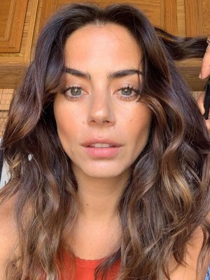 Lorenza Izzo se muestra feliz con su nueva pareja
