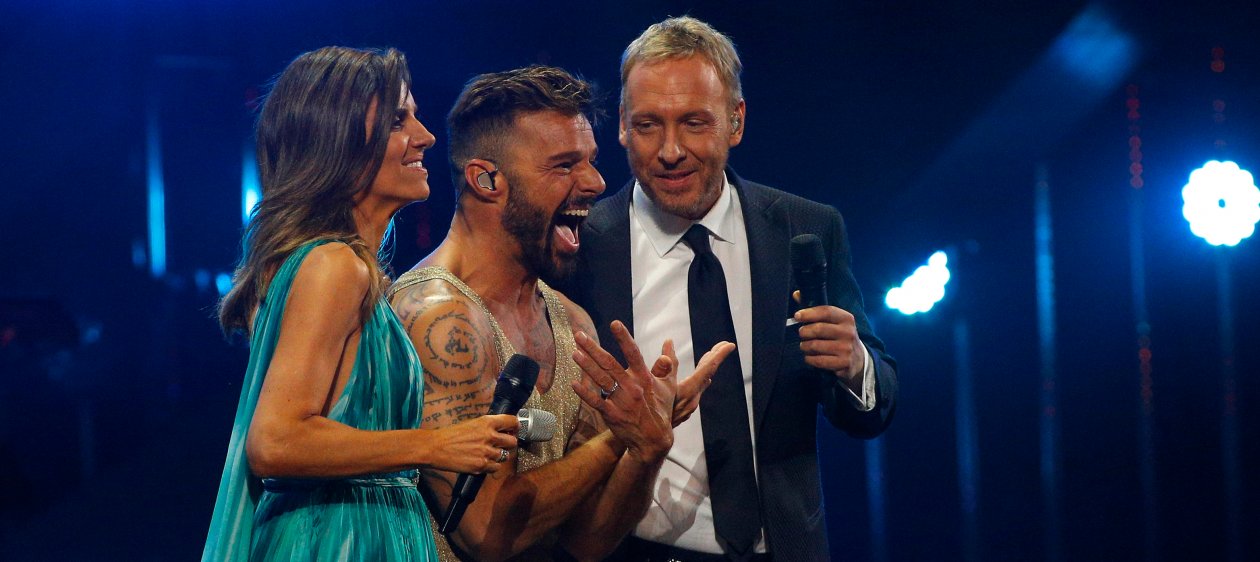 Así fue el beso entre Ricky Martin y Martín Cárcamo en Viña del Mar