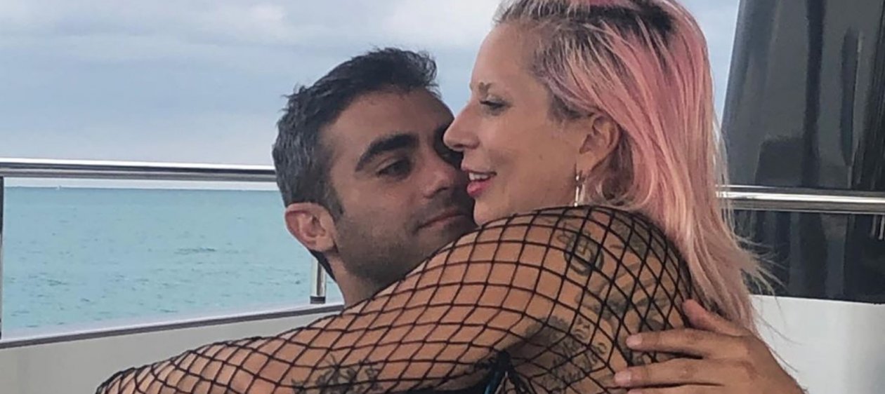 Ex pareja del nuevo pololo de Lady Gaga está feliz con la relación