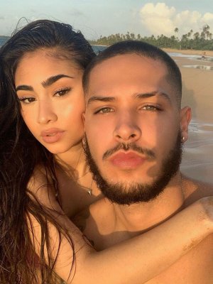 Paloma Mami compartió romántico registro playero junto a Roa