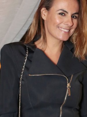 Pía Guzmán presentó a su hijo recién nacido con tierna postal