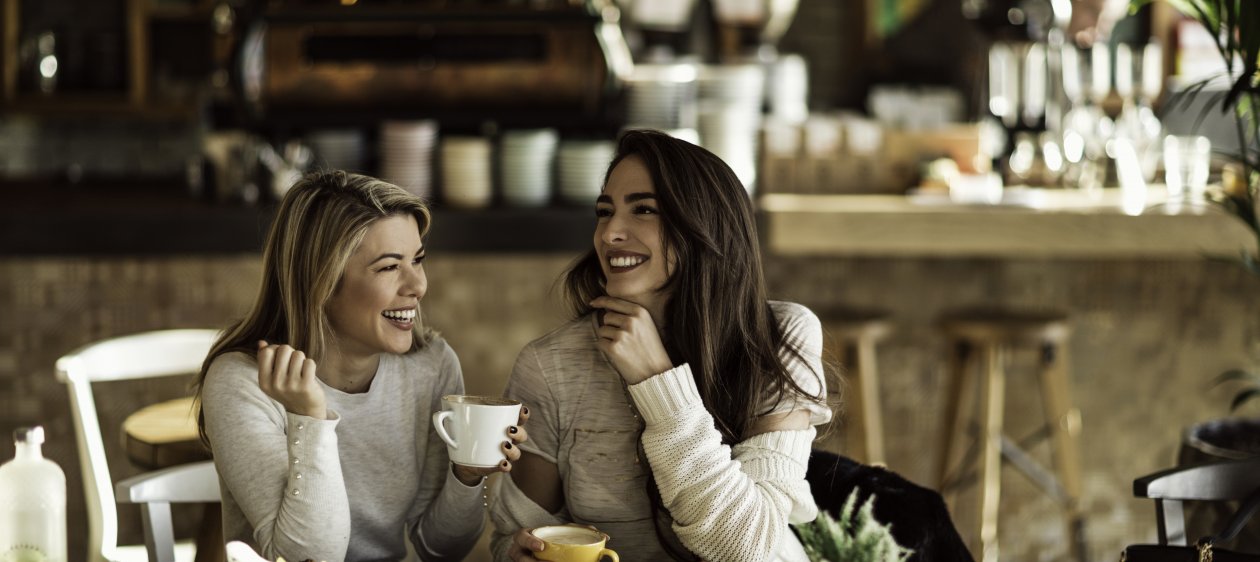 ¡Ojo! Esta es la consecuencia que puede tener conversar demasiado