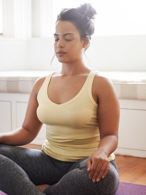 Súmate a la clase de yoga gratis y online para pasar la cuarentena