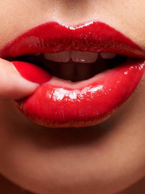 ¡Qué horror! Esta es la nueva tendencia en aumento de labios