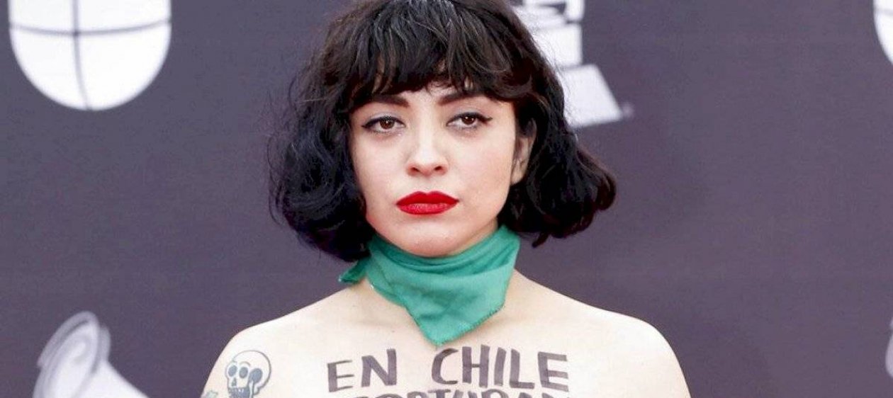 Mon Laferte despidió a un miembro importante de su familia