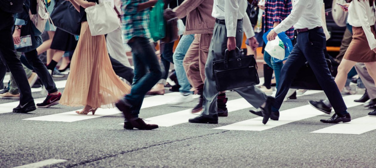 Las personas que caminan rápido suelen ser menos felices