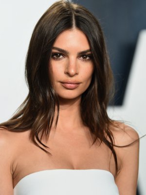 Emily Ratajkowski se cambió el color de pelo y ahora es rubia