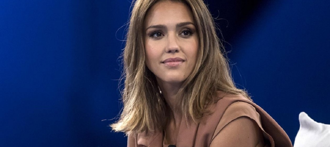 Jessica Alba rompe en llanto al darse cuenta que su hija es más alta que ella